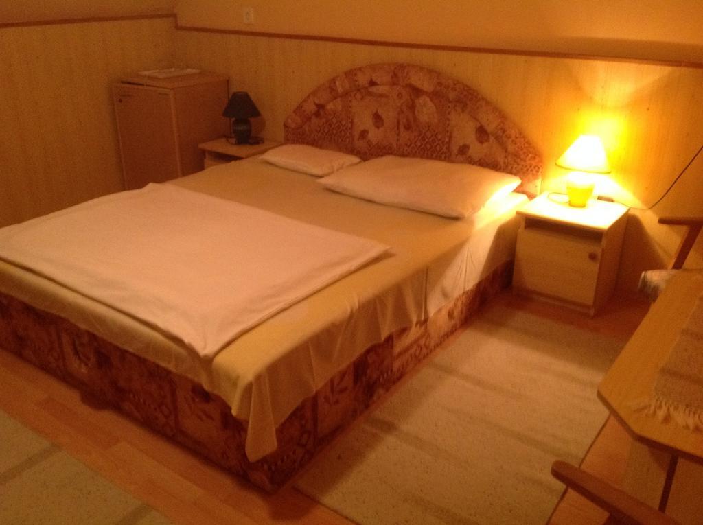 Club Torony Hotel חדר תמונה